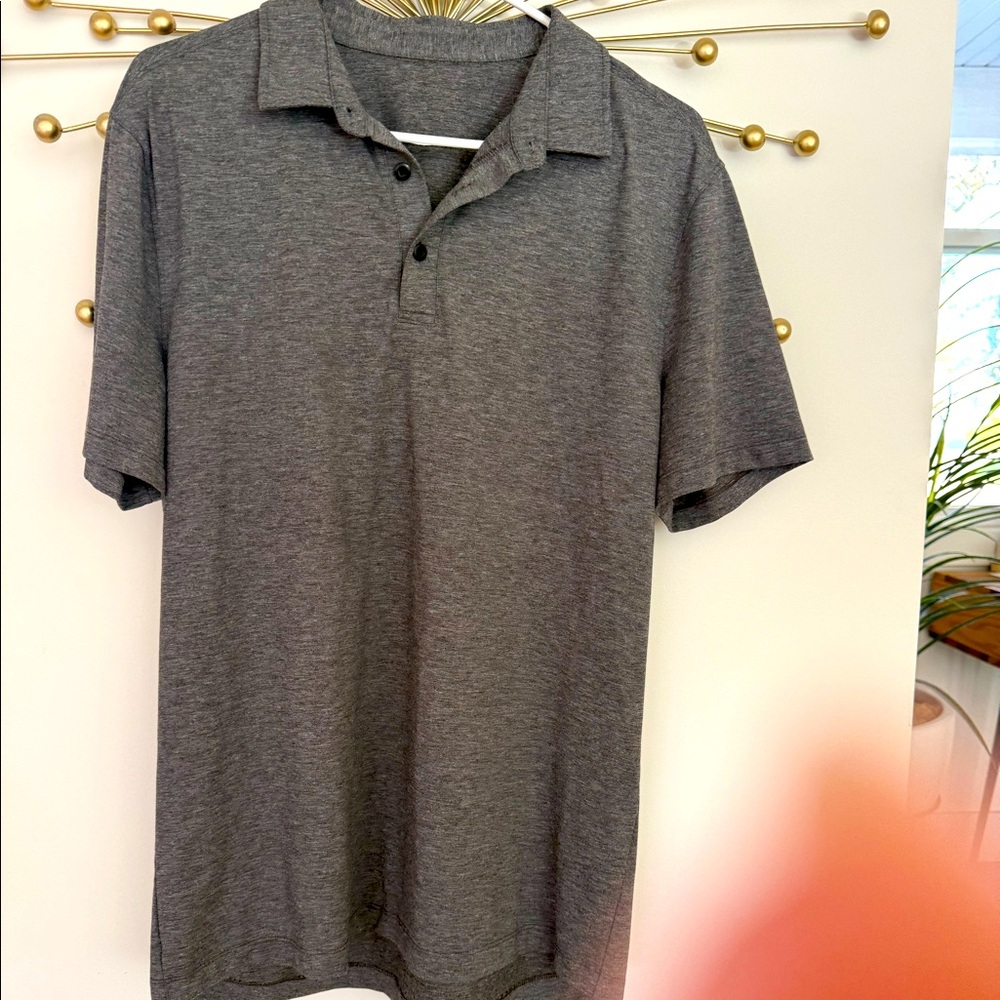 LULULEMON men collared shirt size Medium